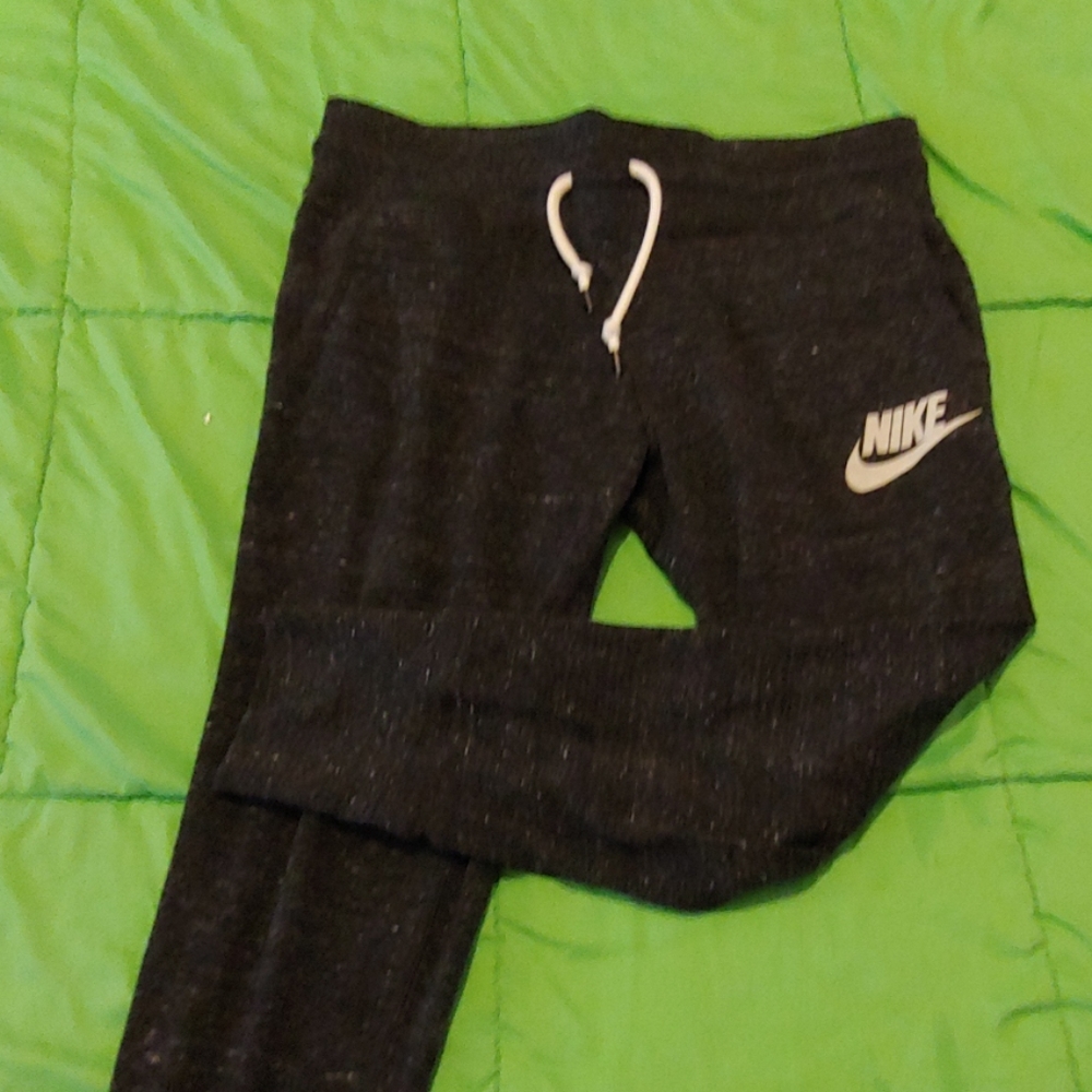 NEW!!! Nike capri joggers